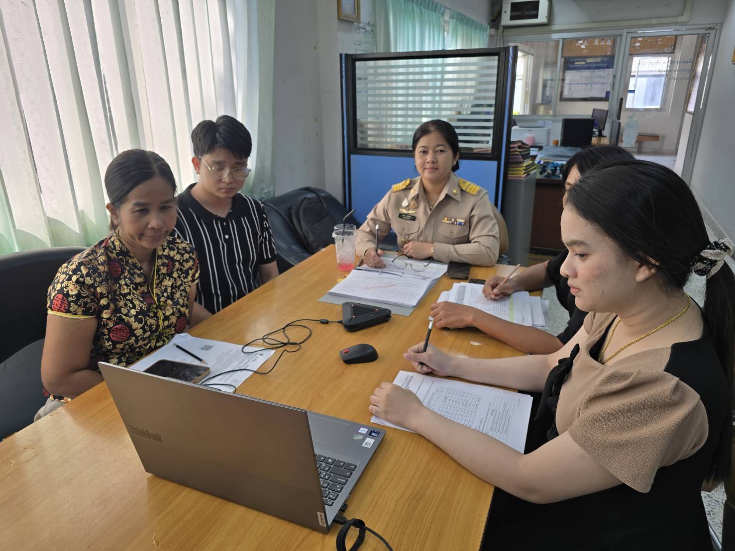 title - ส.ป.ก. เพชรบุรี ร่วมรับฟังการประชุมชี้แจงตัวชี้วัดตามคำรับรองการปฏิบัติราชการระดับหน่วยงานของ ส.ป.ก. จังหวัด ประจำปีงบประมาณ พ.ศ. 2569
